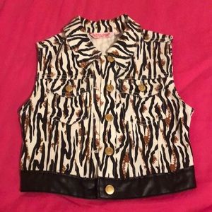 Girls printed jean vest.